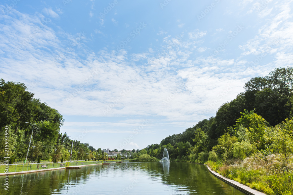 Obraz premium Curiacul lake and park at the entrance to Campina city,
