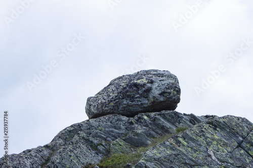 Ein Fels auf einem Felsen. © Tobias
