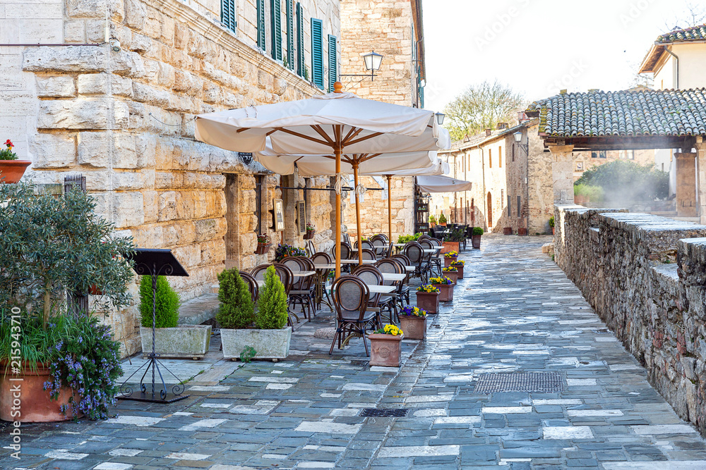 Fototapeta premium Street in Bagno Vignoni, Tuscany