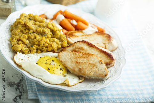 Fried turkey with lentils, egg and baby carrot