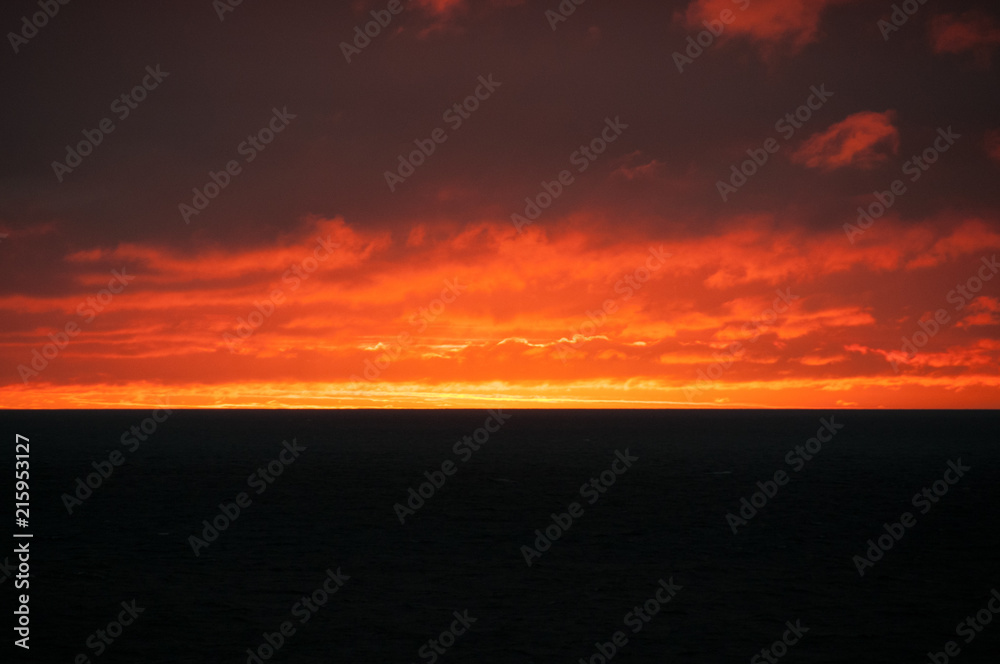 Fototapeta premium Beautiful sunset on ocean