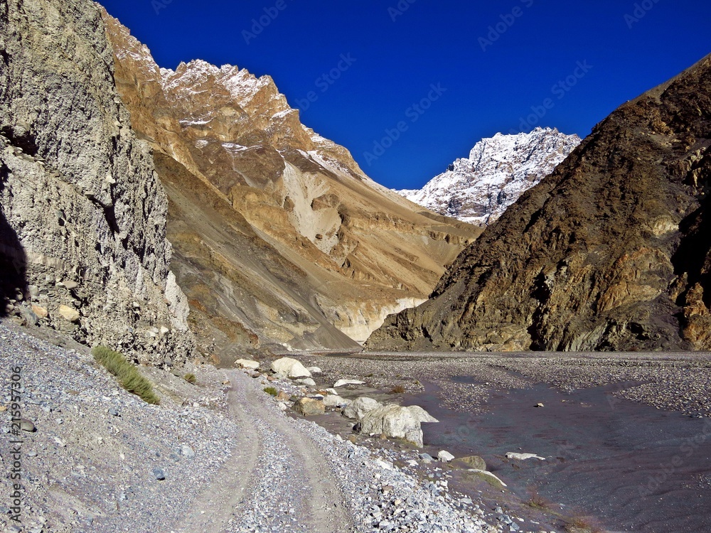 Shimshal valley and Shimshal river, Karakoram, Northern Pakistan - obrazy, fototapety, plakaty 