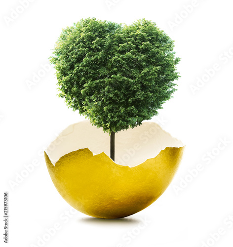 Goldene Eierschale mit Herzbaum