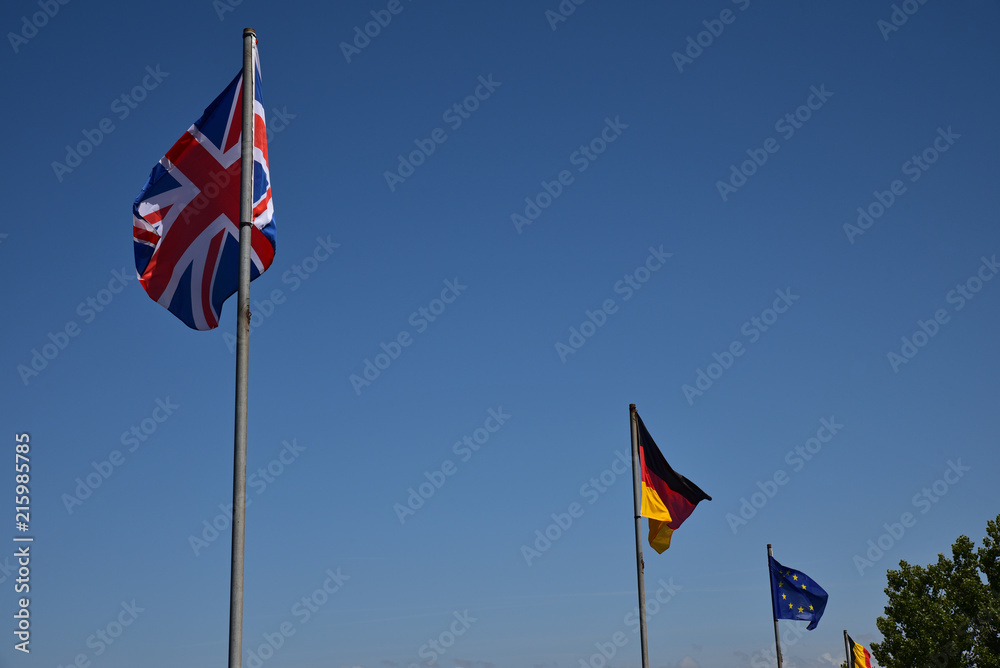 Drapeaux britannique, allemand et européen