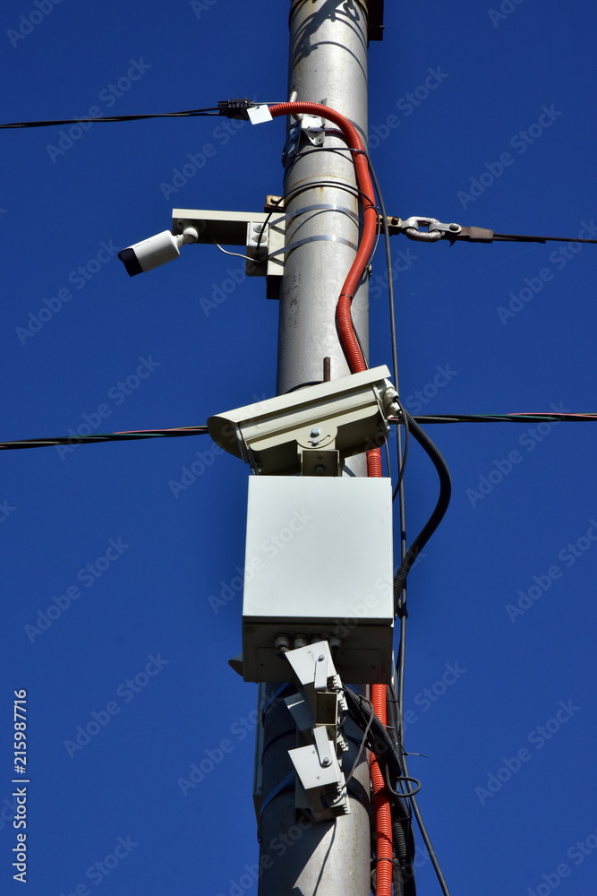 Obraz premium speed control radar camera on a metal support. complex system. side view