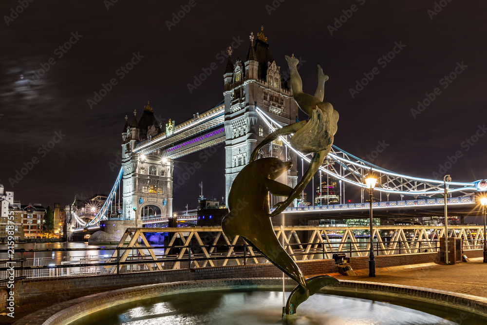 Obraz premium Tower bridge bei Nacht