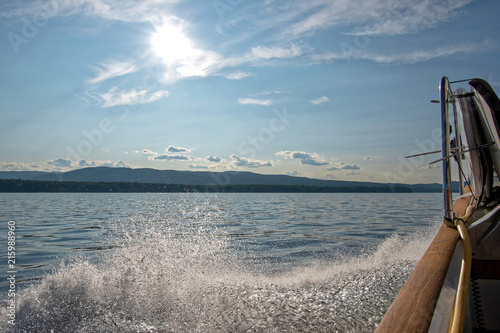 Fototapeta Naklejka Na Ścianę i Meble -  Cruising on the Lake Champlain 