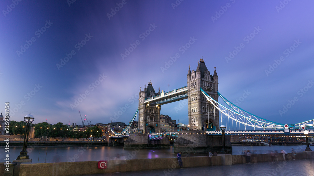 Fototapeta premium shooting from the south bank in London at sunset