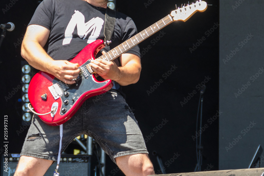 Obraz premium Guitarist play electricity guitar on concert stage