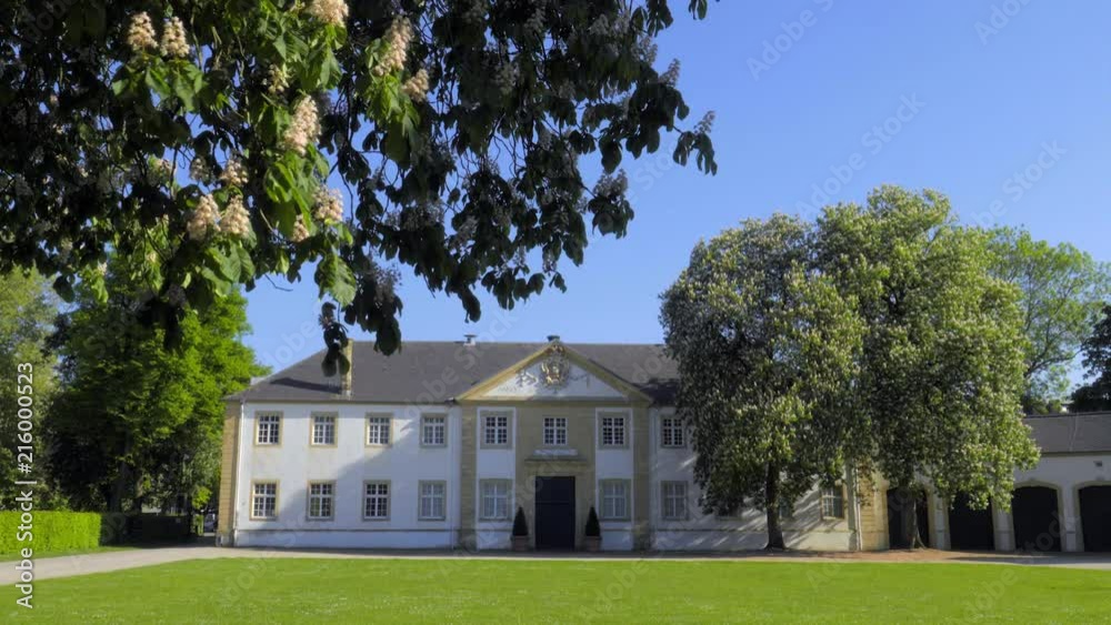 Wunderschönes Museum Marstall im Schloß Neuhaus mit Barockgarten in Paderborn Wunderschönes Museum Marstall im Schloß Neuhaus mit Barockgarten in Paderborn