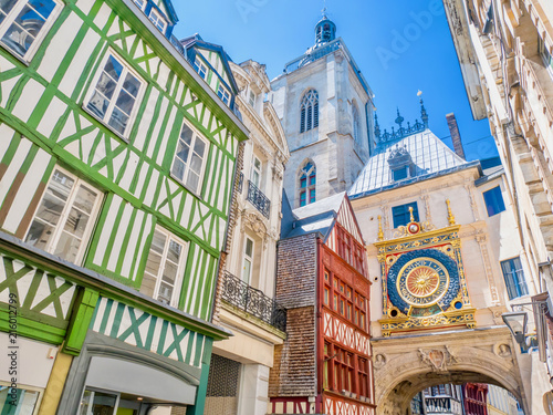 Fototapeta Naklejka Na Ścianę i Meble -  Rouen, rue du Gros-Horloge, Normandie
