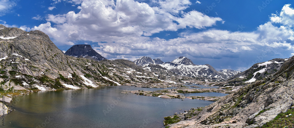 Obraz premium Upper and Lower Jean Lake in the Titcomb Basin along the Wind River Range, Rocky Mountains, Wyoming, views from backpacking hiking trail to Titcomb Basin from Elkhart Park Trailhead going past Hobbs, 