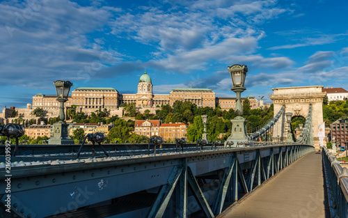 Photography Budapest - Kettenbrücke mit Burgpalast