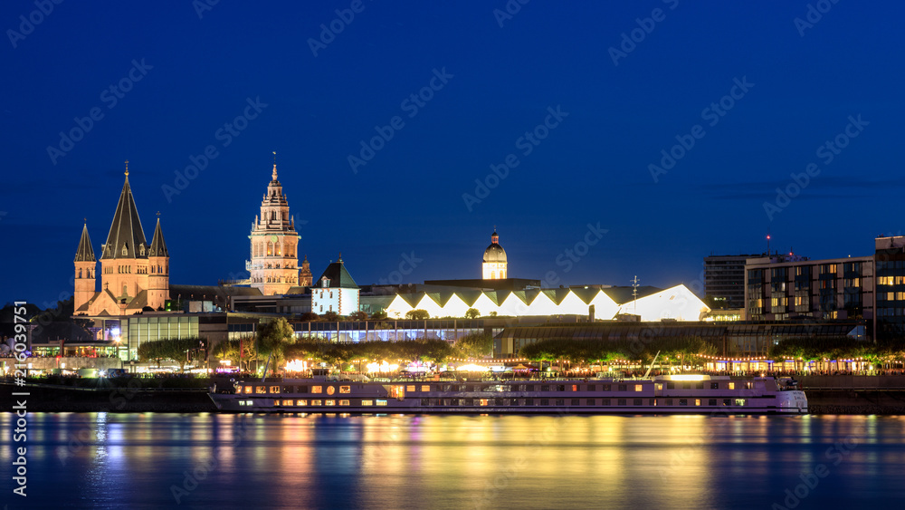 Cathedral of Mainz at night