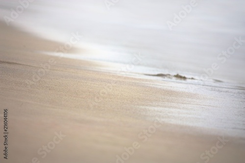 Sabbia bagnata dal mare