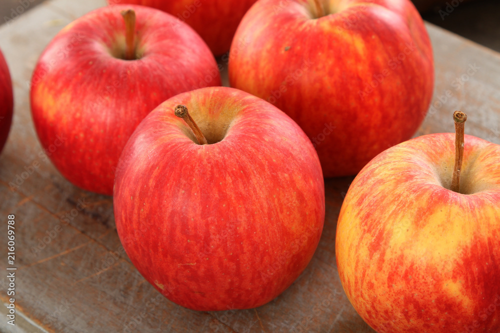 fresh apples fresh apples
