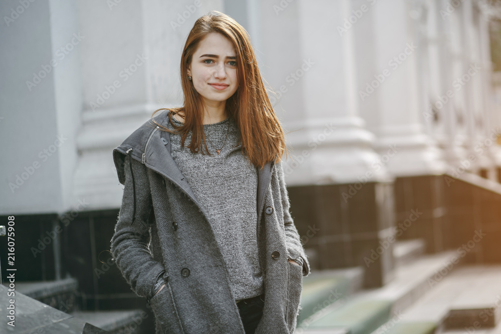 Fototapeta premium girl in city