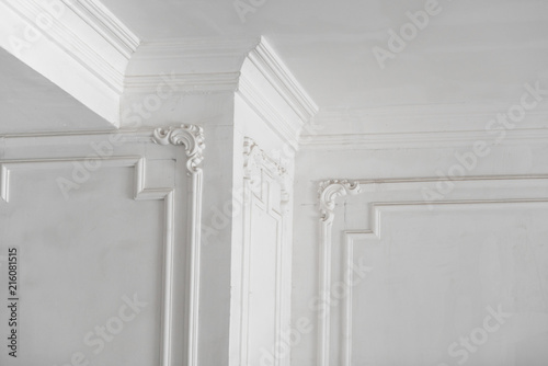 unfinished plaster molding on the ceiling and columns. decorative gypsum finish. plasterboard and painting works photo