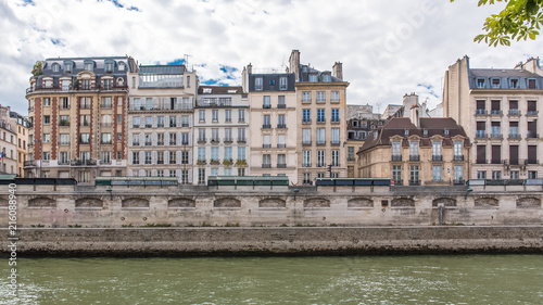 Paris, beautiful houses on the banks, quai des Grands-Augustins 