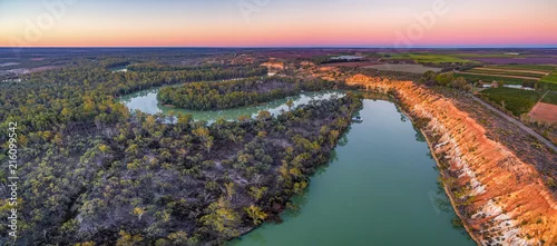 Panel kuchenny z motywem Aerial panoramic landscape of eroding sandstone shores of Murray RIver at dusk