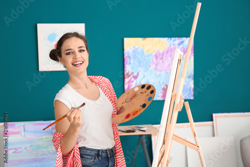 Portrait of female artist i...