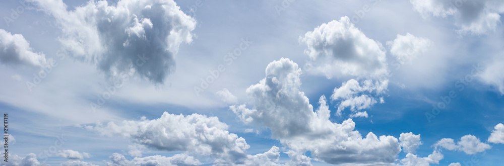 Obraz premium Beautiful blue sky with fluffy white clouds scattered across