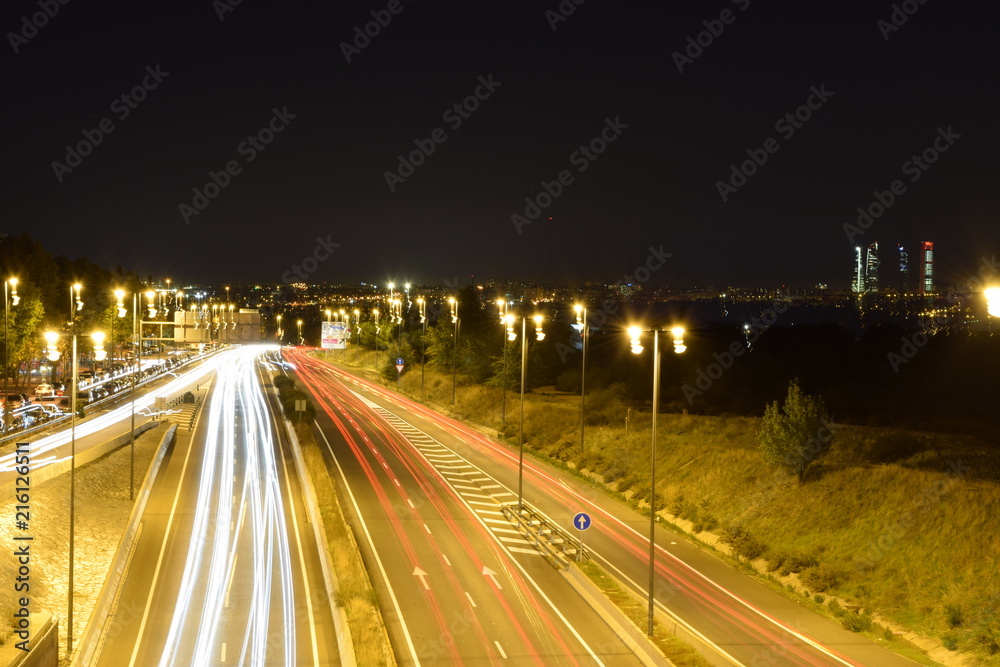 Autopista a Madrid en la noche