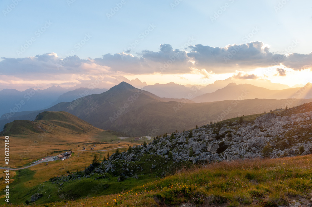 Naklejka premium Sunset at the Passo di Giau, in the Italian Dolomites, on a late July evening.