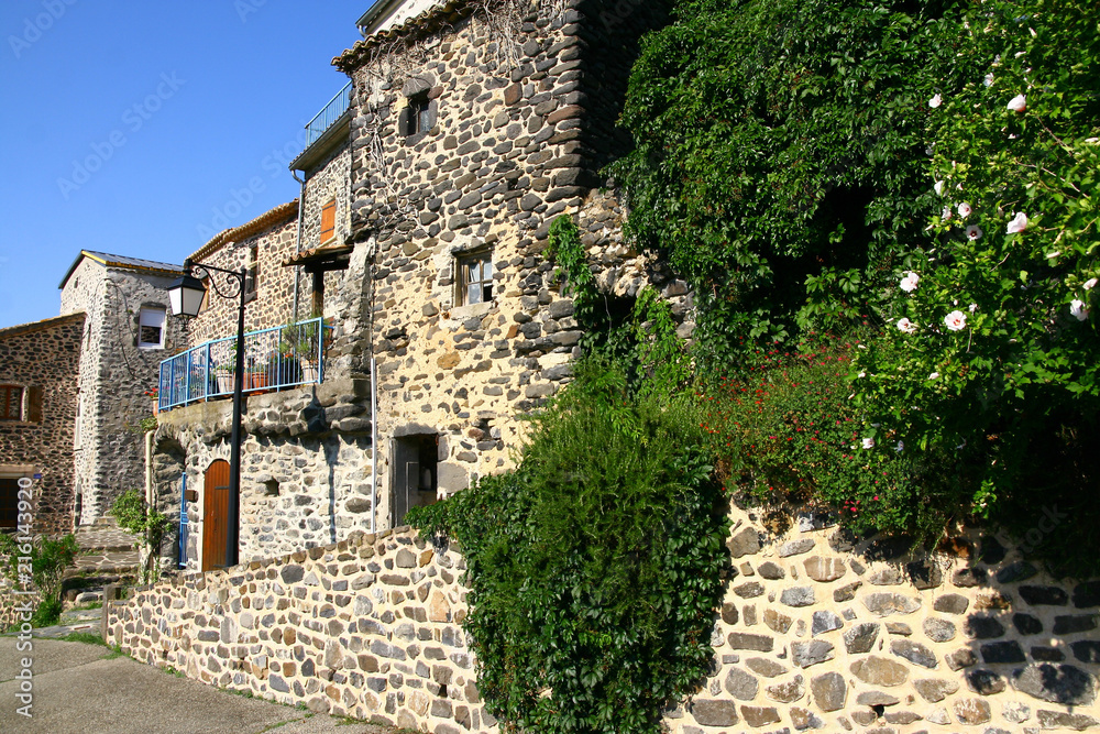 village d'Aubignas en Ardèche