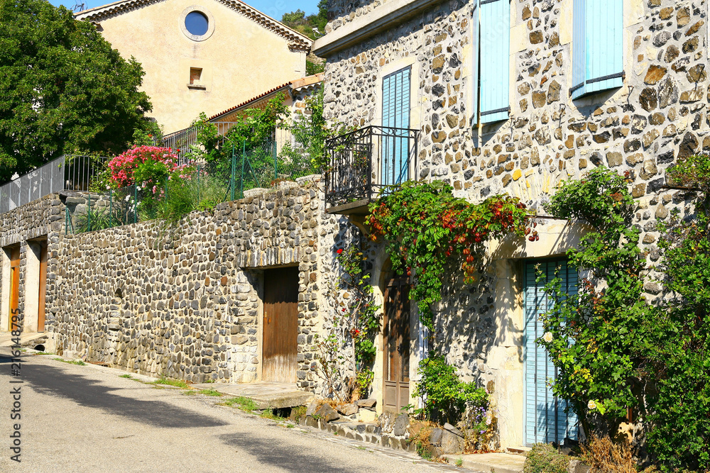 village d'Aubignas en Ardèche