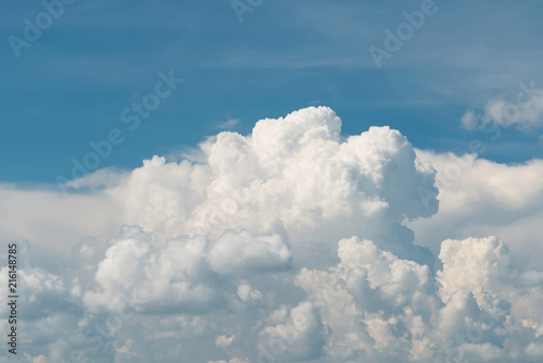 Foto Cumulonimbus cloud with blue sky, Convectional and veretical clouds