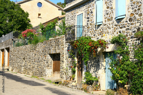 village d'Aubignas en Ardèche © Monique Pouzet