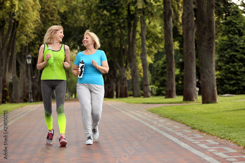 Sporty mature women trainin...