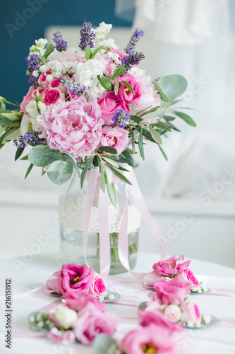Les fleurs de la mariée et de ses témoins © lorabarra