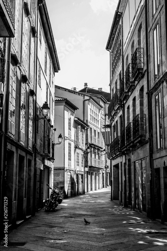 Rua Tipica em Ourense, Espanha, a preto e branco