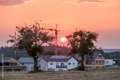 Neubaugebiet bei Sonnenuntergang