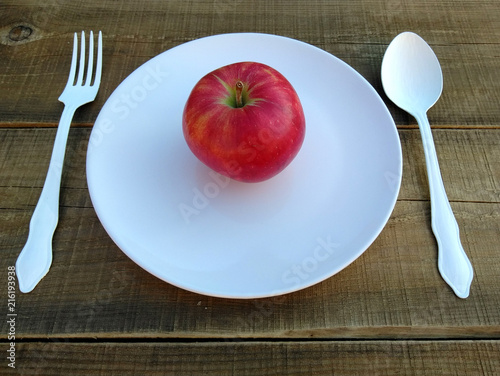 diet. fruit. vegetable. apple. starvation. vegetarianism. empty plate. poor eater. copy space.