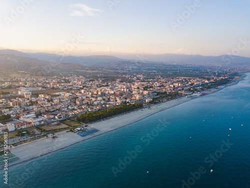 Vista aerea di Locri, città calabrese costiera meta turistica estiva. © Polonio Video