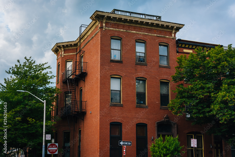 Naklejka premium Row houses in Butchers Hill, Baltimore, Maryland