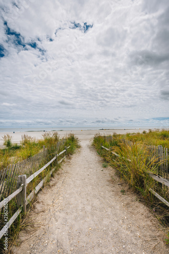 Fototapeta Naklejka Na Ścianę i Meble -  Path to the beach in Atlantic City, New Jersey