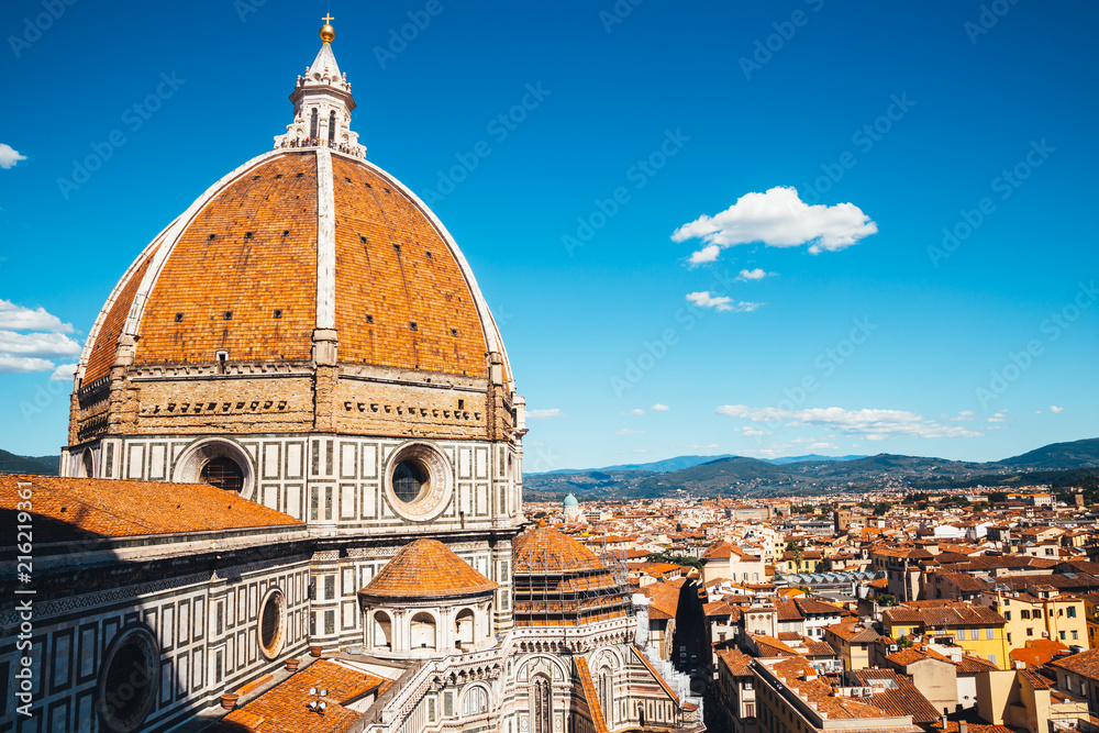 Fototapeta premium Katedra Santa Maria del Fiore Duomo i stare miasto we Florencji, Włochy