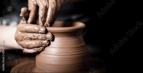 Tablou canvas Hands of potter making clay pot