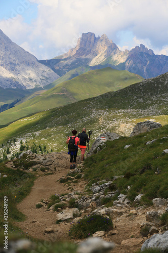 Wanderer in den Dolomiten © rubrafoto