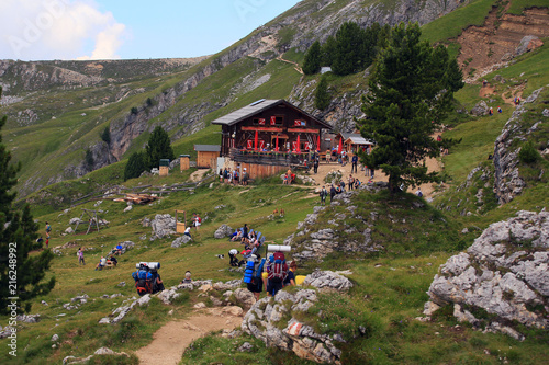 Wanderurlaub in den Dolomiten photo