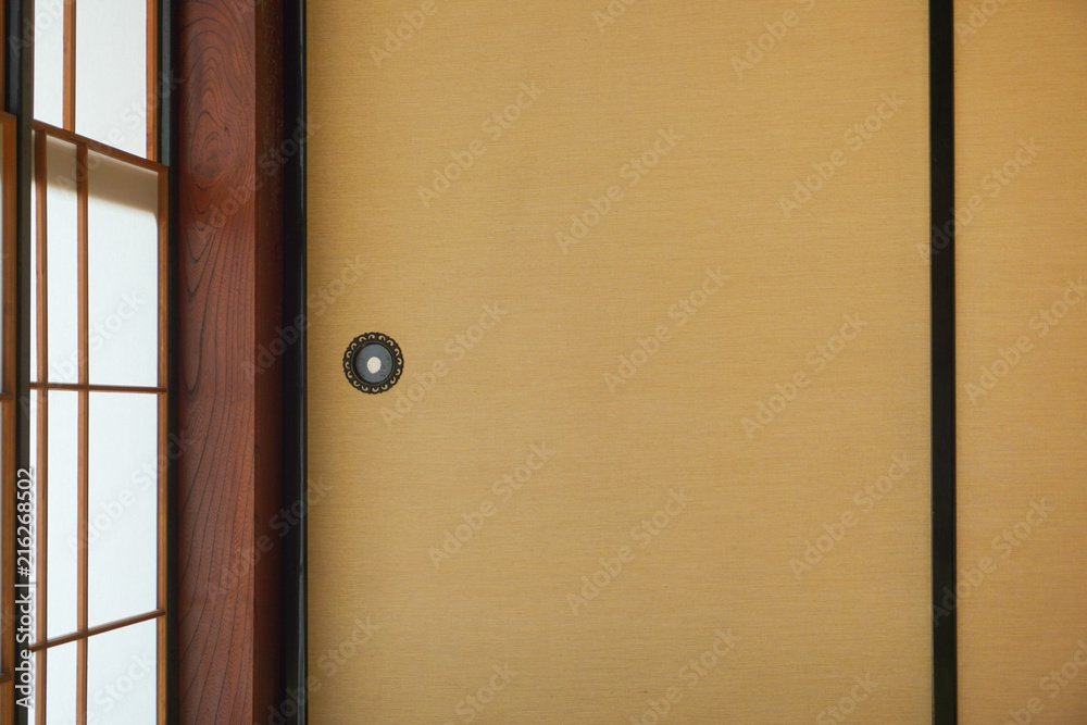 Fototapeta premium Japanese sliding door, shoji and husuma. 日本のスライドドア 障子と襖