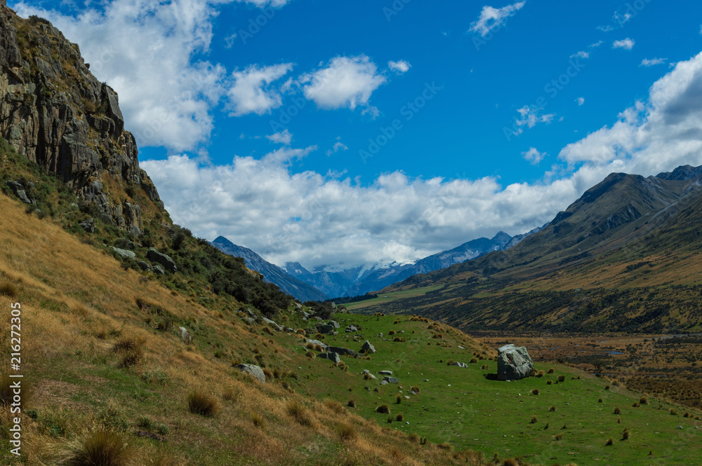 Seitenansicht Mount Sunday mit Stein 3; Neuseeland