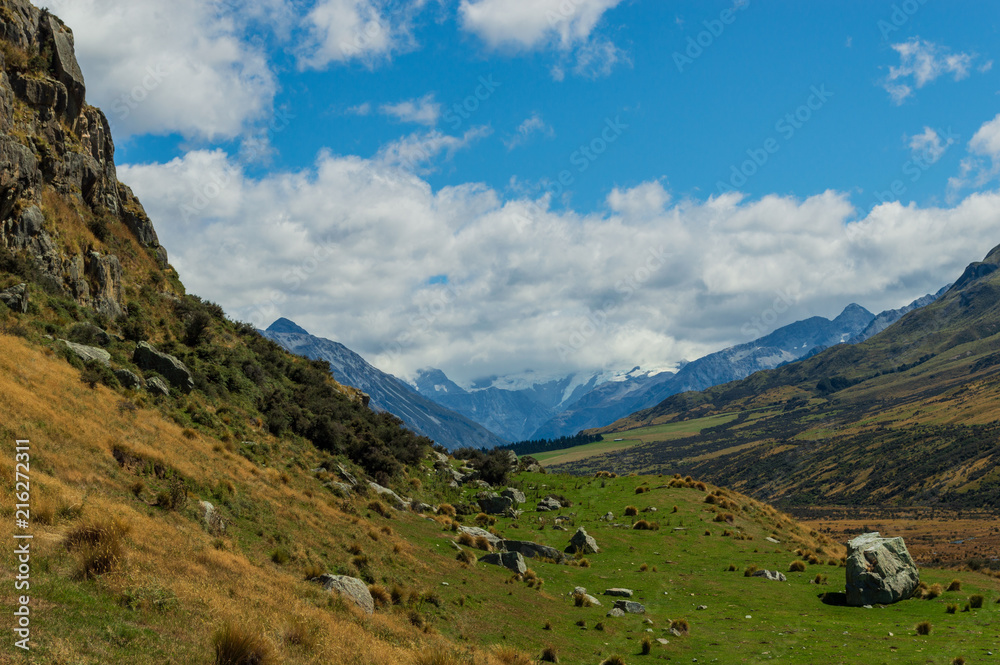 Seitenansicht Mount Sunday mit Stein 2; Neuseeland