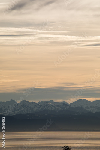 Das schweizer Bodenseeufer bei Sonnenaufgang