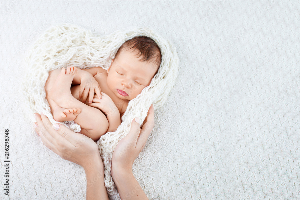 Sleeping newborn baby  in mother hands - hearth shape - obrazy, fototapety, plakaty 