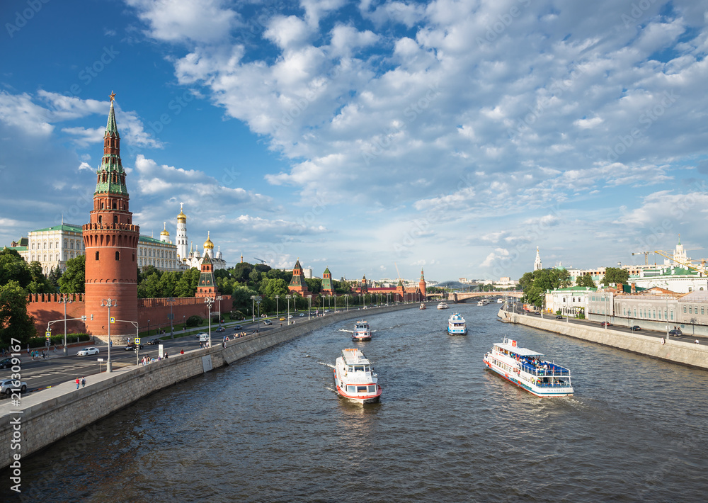 Obraz premium View of the river Moscow with walking ship, Kremlevskaya Embankment and towers of the Moscow Kremlin